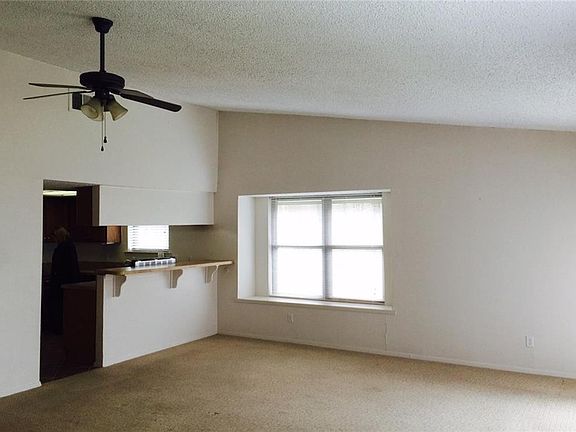 3rd image of 2942 Beachtree Ln