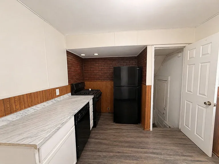 1455 Oak St — Photo 6