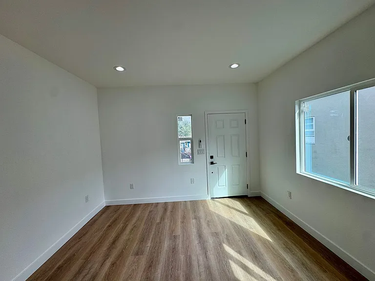 2264 San Anseline Ave #7 — Photo 3