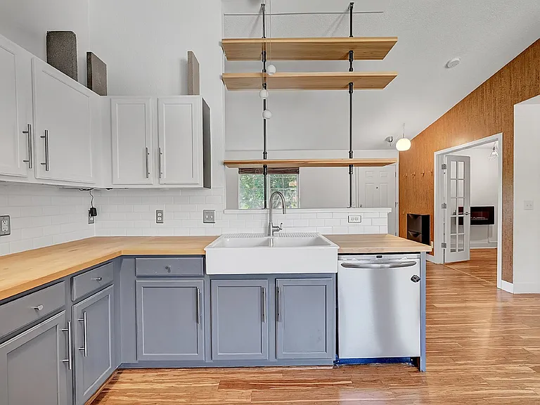 1560 Bain Dr — Photo 10