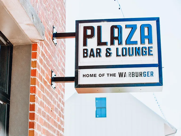 Plaza Bar & Lounge