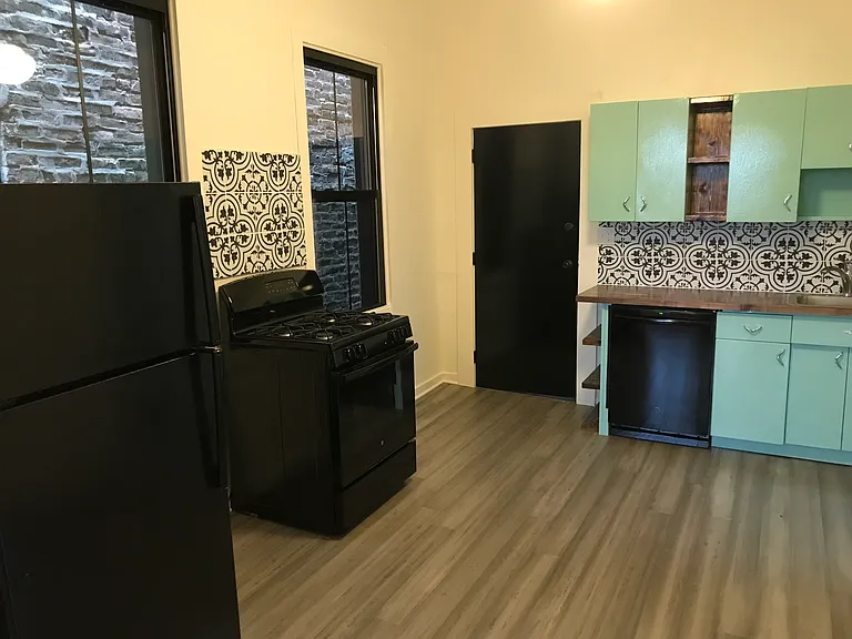 1750 W 21st St #2R — Photo 13