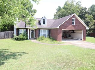 2803 Pineknoll St, Opelika, AL 36804