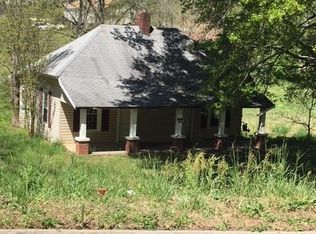 722 S Pond St, Toccoa, GA 30577