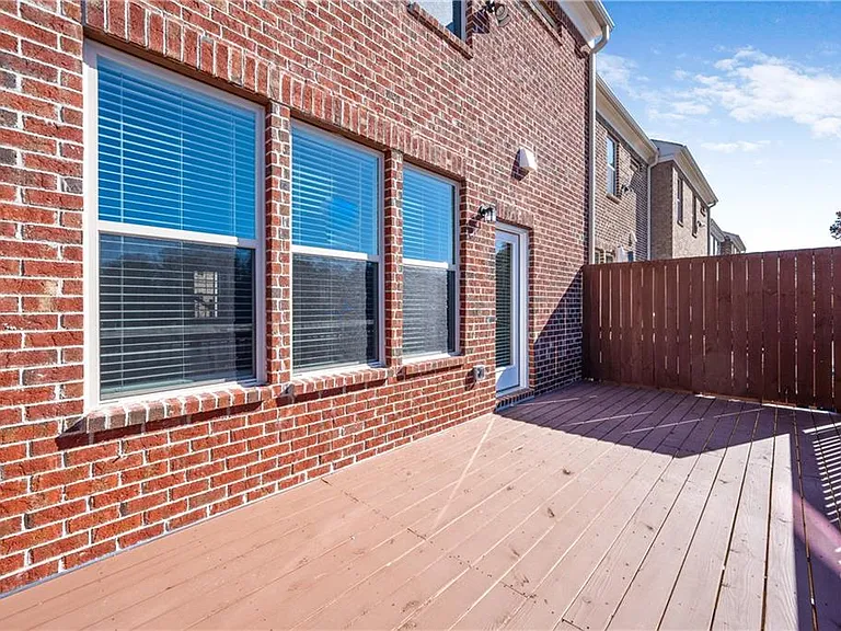 1758 Samantha Bnd — Photo 31