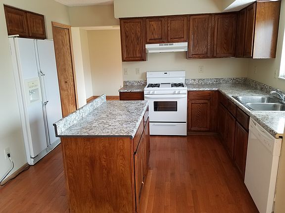 3rd image of 905 Briaro St
