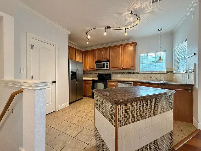 1402 Parker Ln #8 — Photo 10