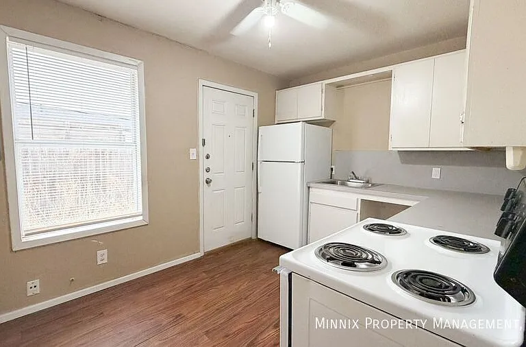 310 E Lynn St — Photo 6