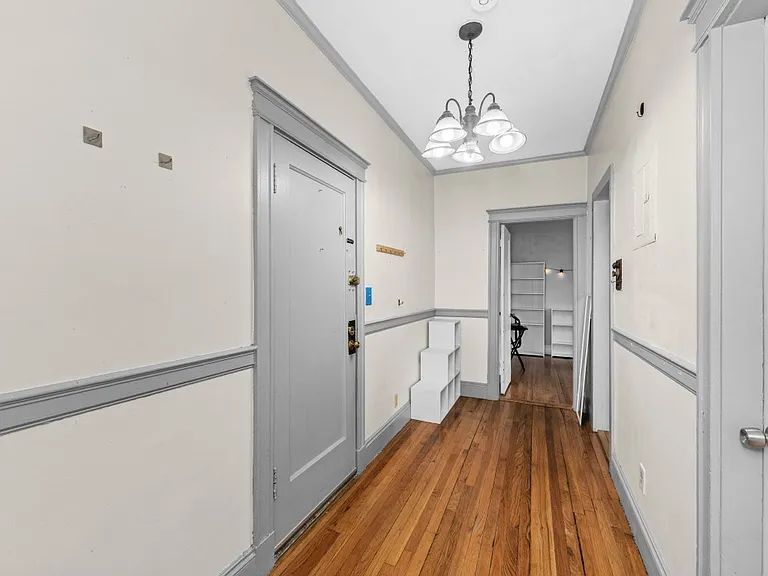 39 Glenville Ave — Photo 4