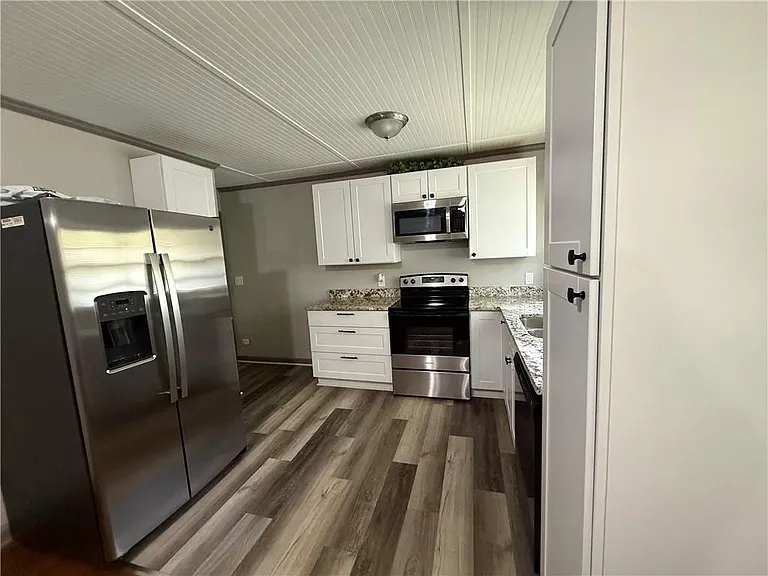 2123 Barbara Ln — Photo 2