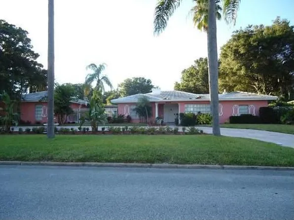 1724 Indian Rocks Rd, Belleair, FL 33756