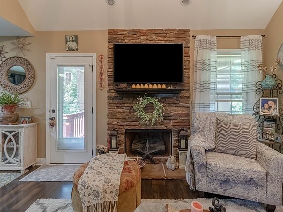 4th image of 442 Cyprus Ct