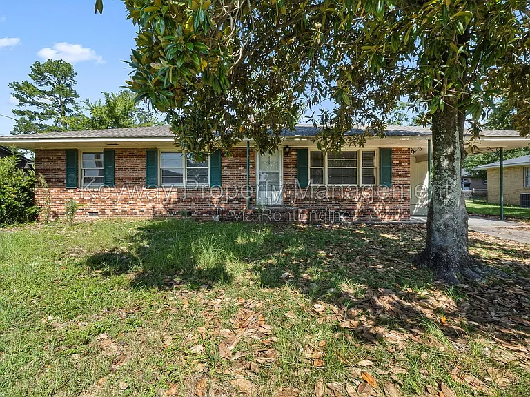 2105 Eastland Dr — Photo 1