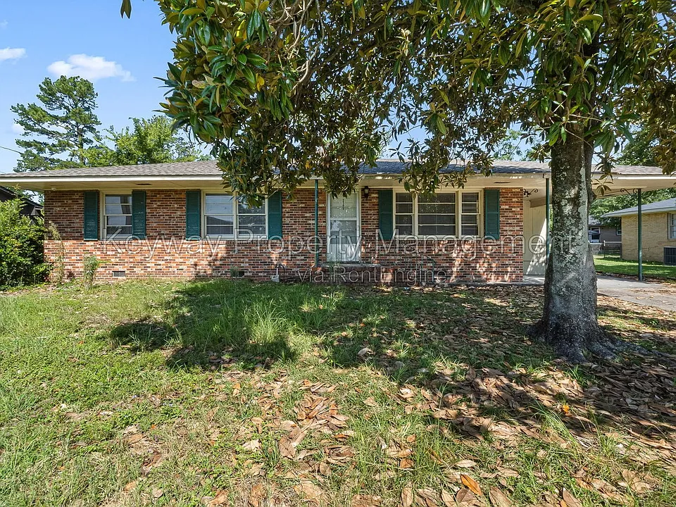 2105 Eastland Dr
