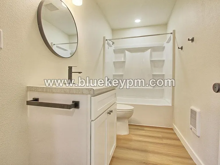 2907 Main St — Photo 5