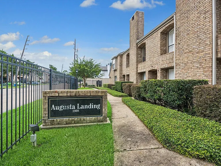 1908 Augusta Dr #3 — Photo 17
