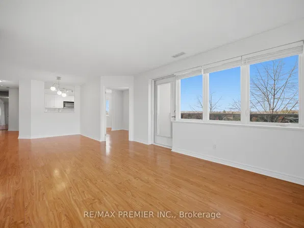 3 Dayspring Cir #401, Brampton, ON L6P 1B7