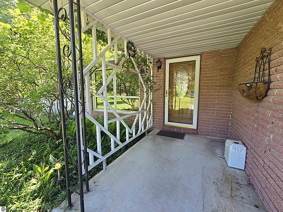 2nd image of 704 Forest Rd