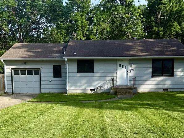 209 NE Maple St, Lees Summit, MO 64063