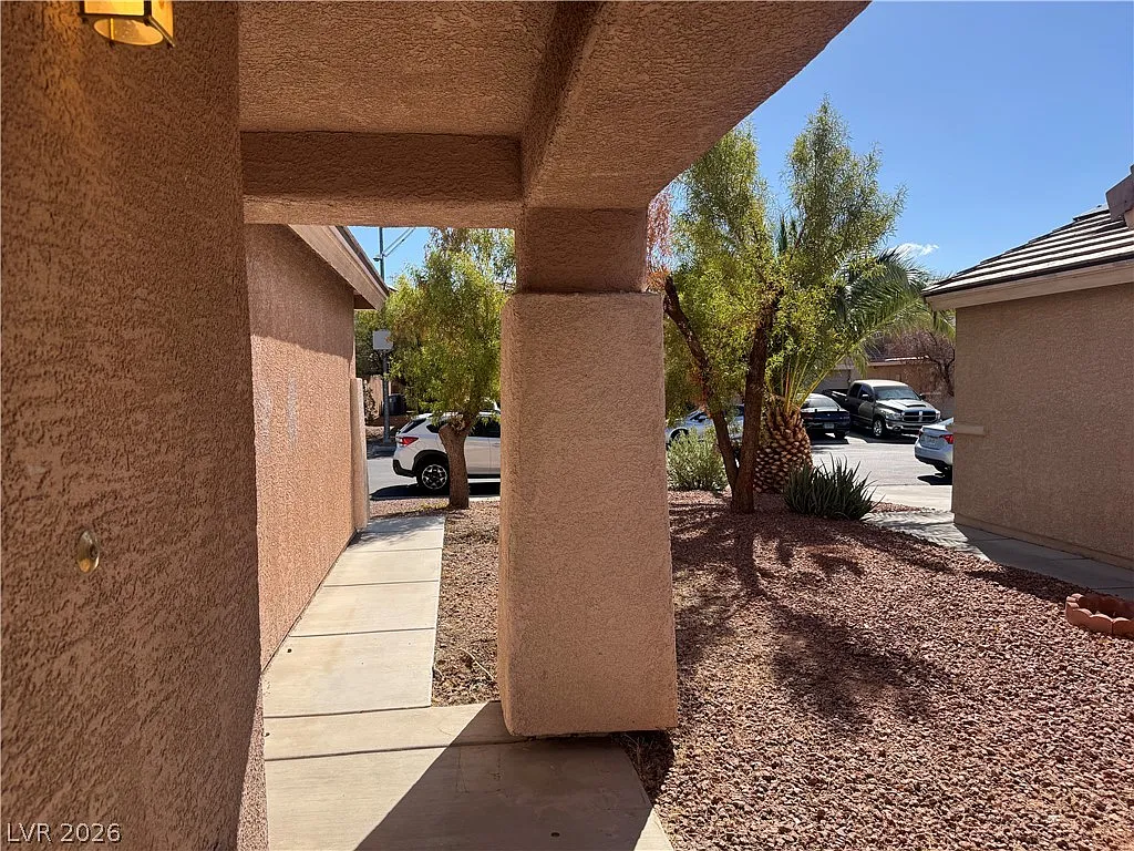 5 bed, 3.0 bath, 1816 sqft, $2,100 — Photo 3