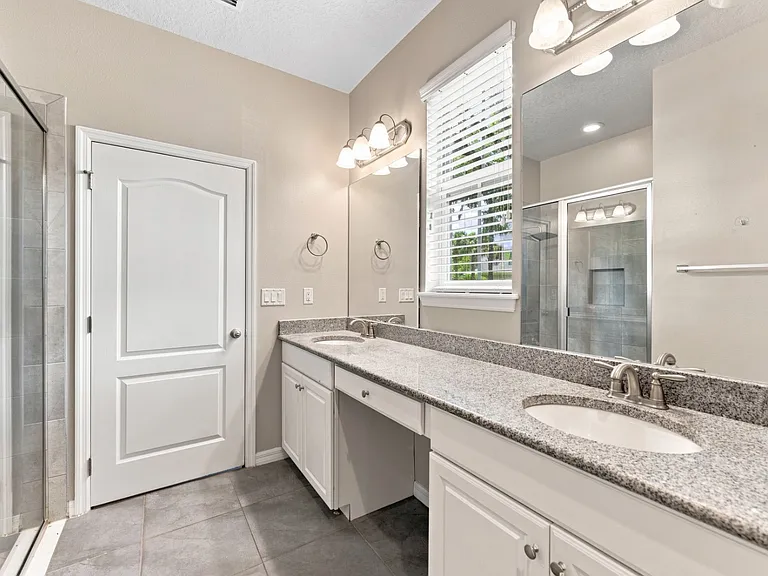 17013 Vilesta Dr — Photo 17