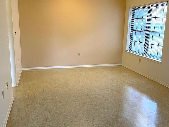 3rd image of 233 Raven Dr