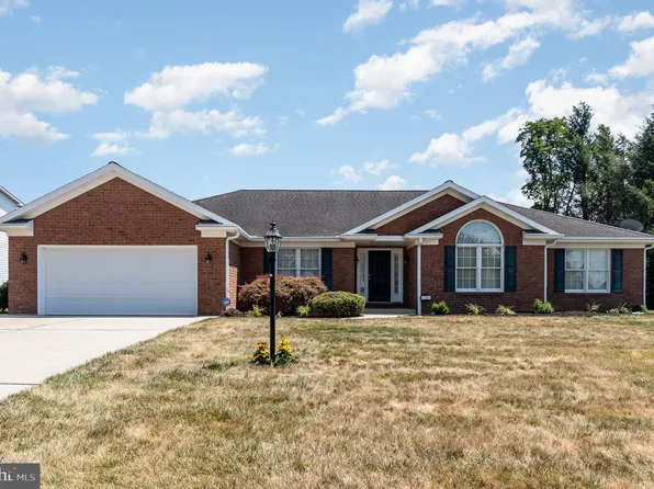 30 Summit Dr, Palmyra, PA 17078