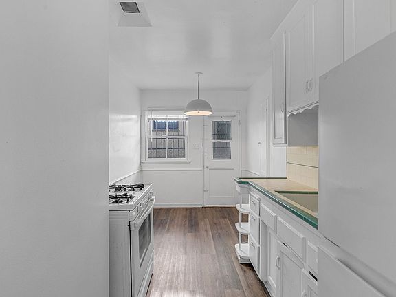 4th image of 343 S Occidental Blvd #3