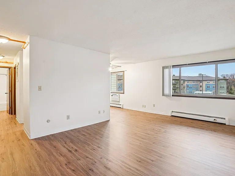Eastside 1276 — Photo 36