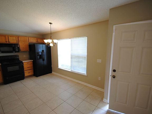 3rd image of 1056 Lamplighter Ave
