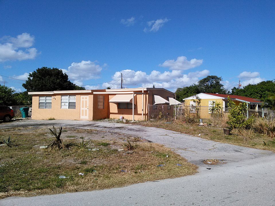 1st image of 261 N Palm Dr