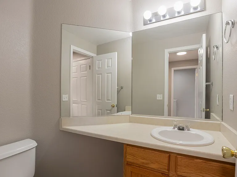 5327 S Ukraine St — Photo 12