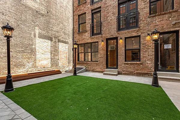 Rented by Compass | media 9