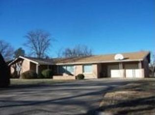 2203 Roanoke Rd, Dodge City, KS 67801