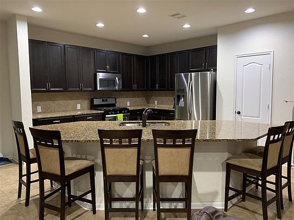 2nd image of 3606 Belmore Ln