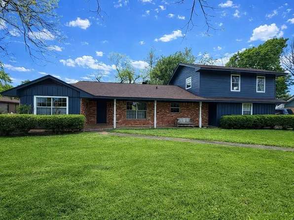 311 Southern Oaks Dr, Lake Jackson, TX 77566