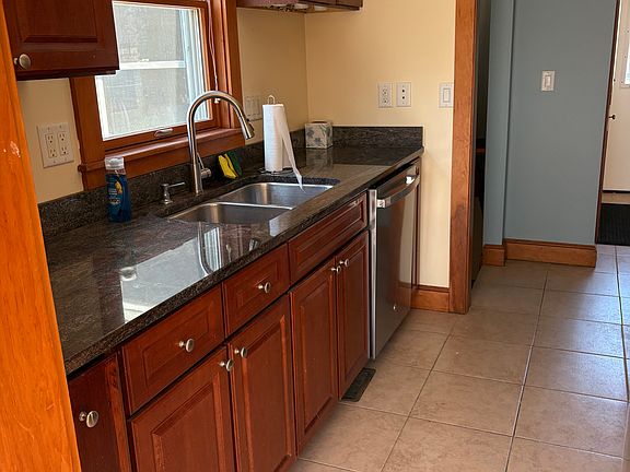 5th image of 32 Woodman Rd