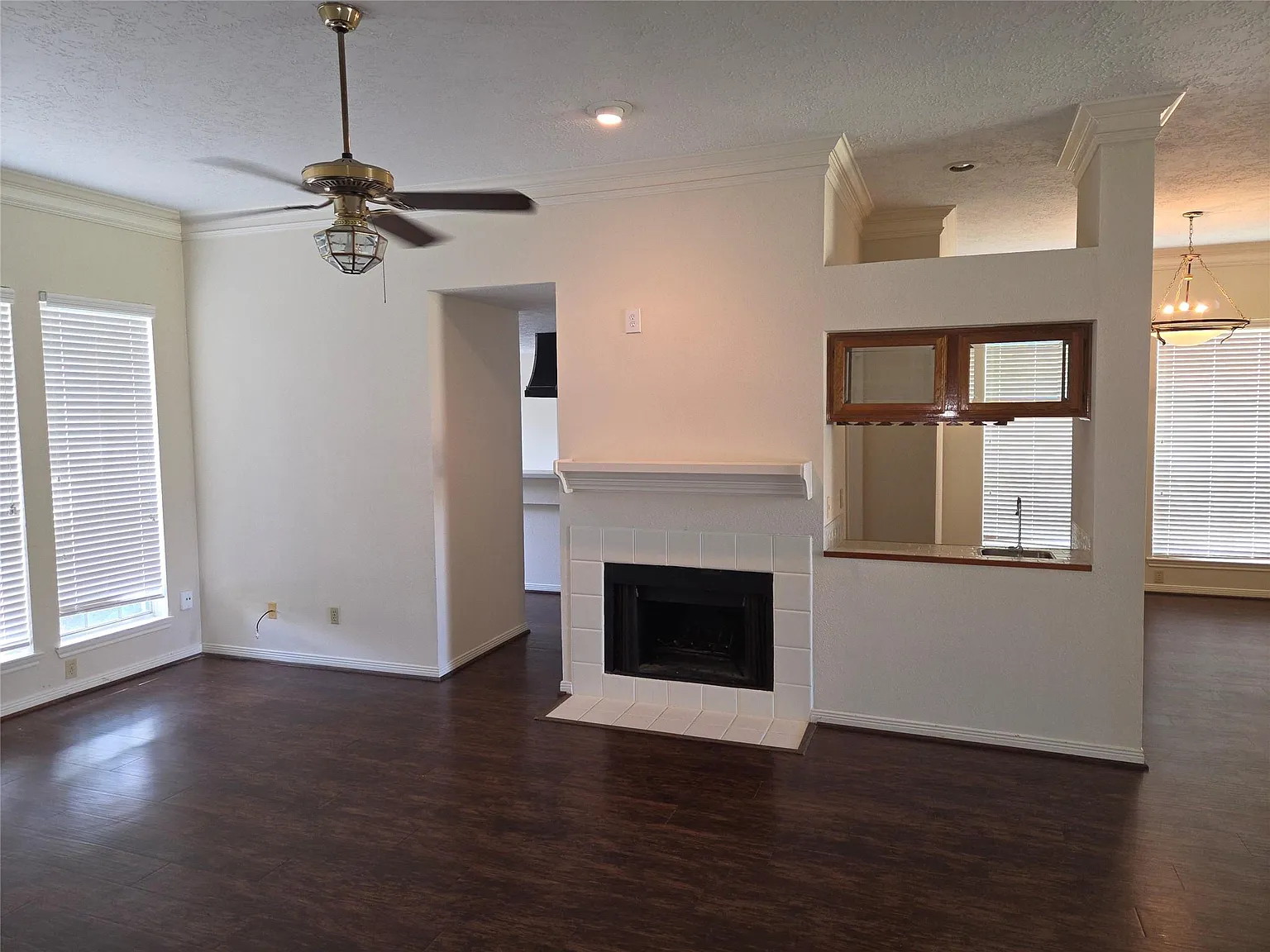 4 bed, 2.0 bath, 2150 sqft, $2,450 — Photo 3