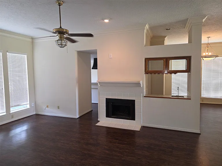 15114 Farndale Dr — Photo 3