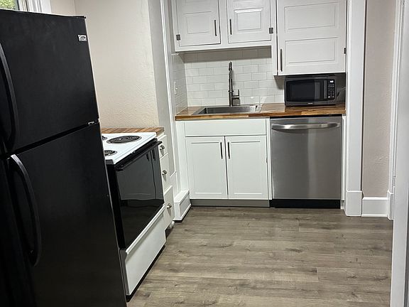 2nd image of 224 E Wayne St #2