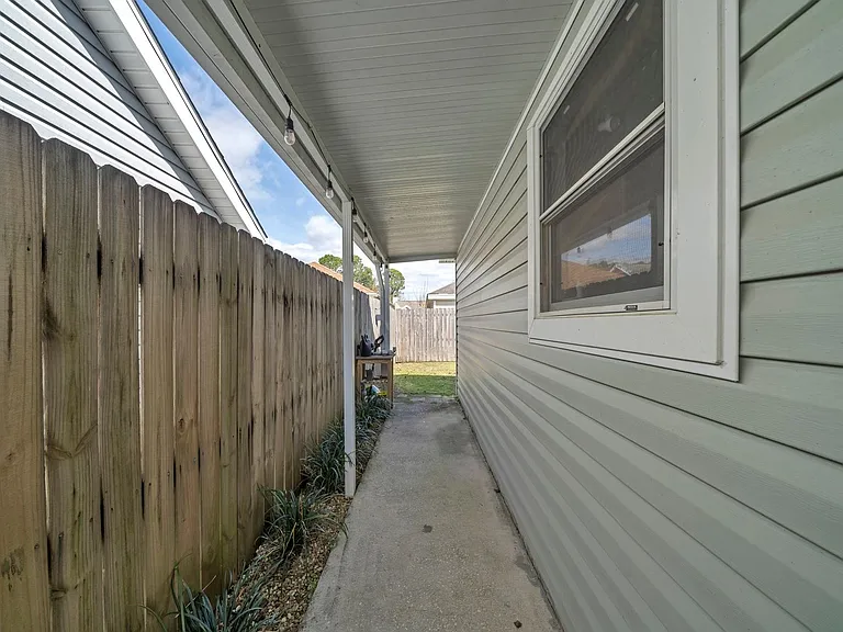 1852 Heartland Dr — Photo 16
