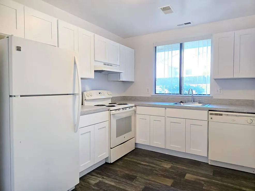 Creekside of Farmington Hills Apartments — Photo 3