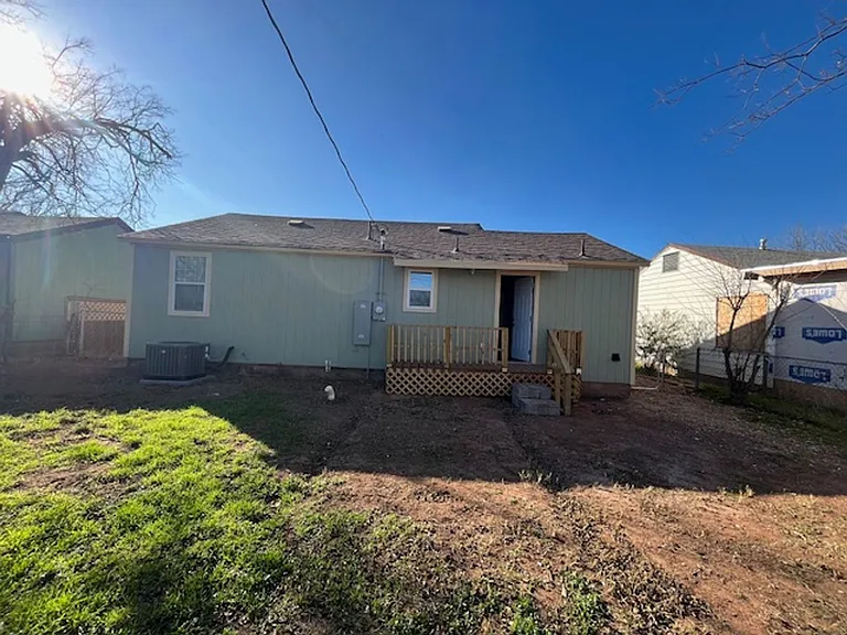 1457 Green St — Photo 11