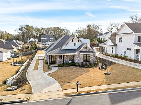 3rd image of 573 Arbor Dr