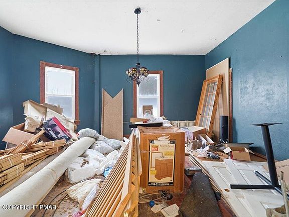 4th image of 442 Main St