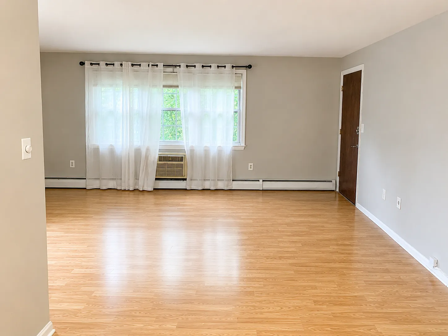 1 bed, 725 sqft, $1,800 — Photo 2