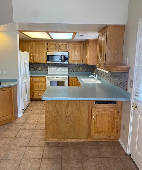 660 E Vermillion Ave — Photo 8