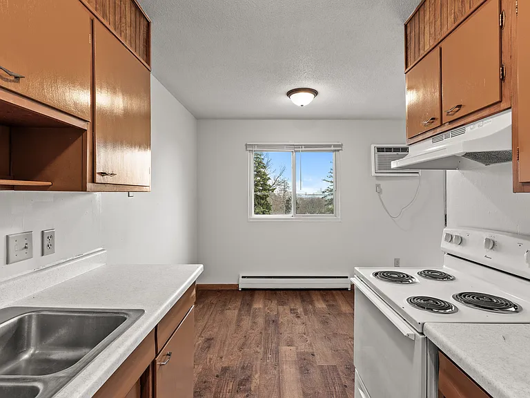 647 37th Ave NE #301 — Photo 1