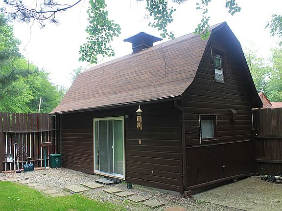 Cottage w/ studio apartment