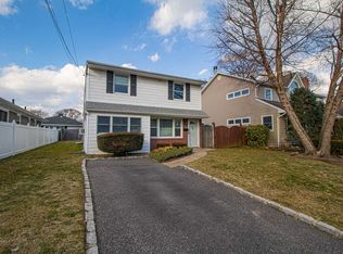 83 Nassau Rd, Massapequa, NY 11758